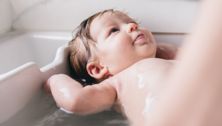 5 bathtime tips to protect baby’s skin this winter
